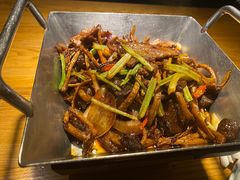 干锅香煸茶树菇-弄堂里(雨花客厅店)