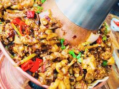 -沪小二炭火蛙锅(淮海中路美食不夜城店)
