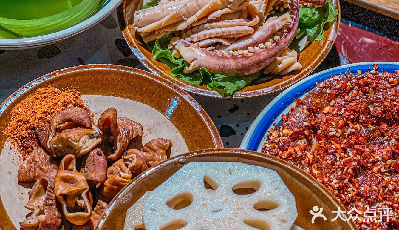 去复古民国风火锅看了一场灯会