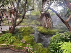 -Chom Cafe and Restaurant