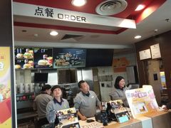 -麦当劳(展览路店)