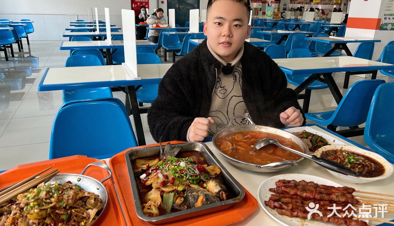 作为理工大的学子，竟然才第二次来香樟食堂