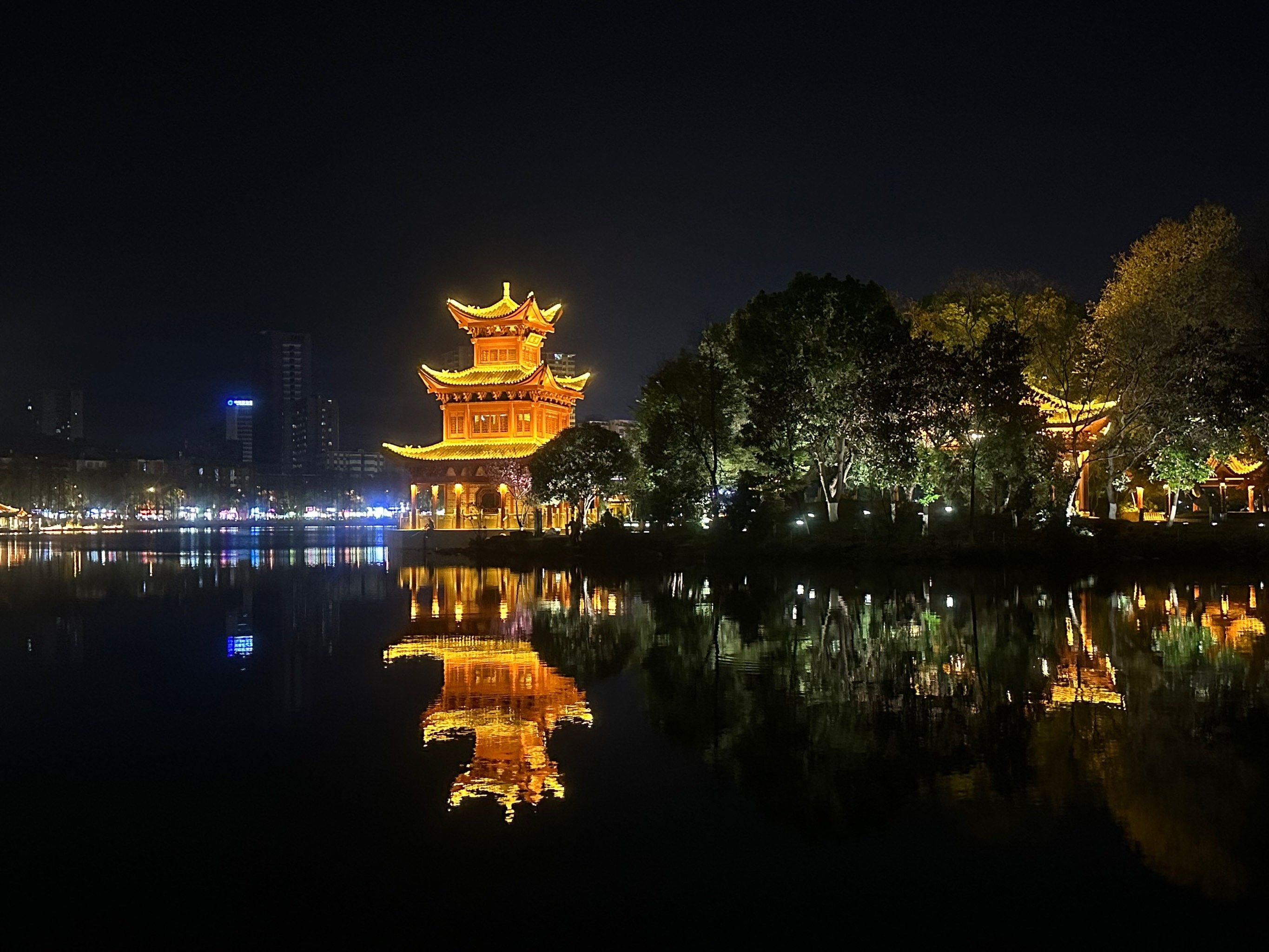 北湖公园 裕后街夜景