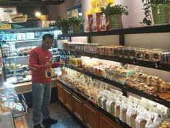 面包甜点陈列柜-资溪面包(城中店)