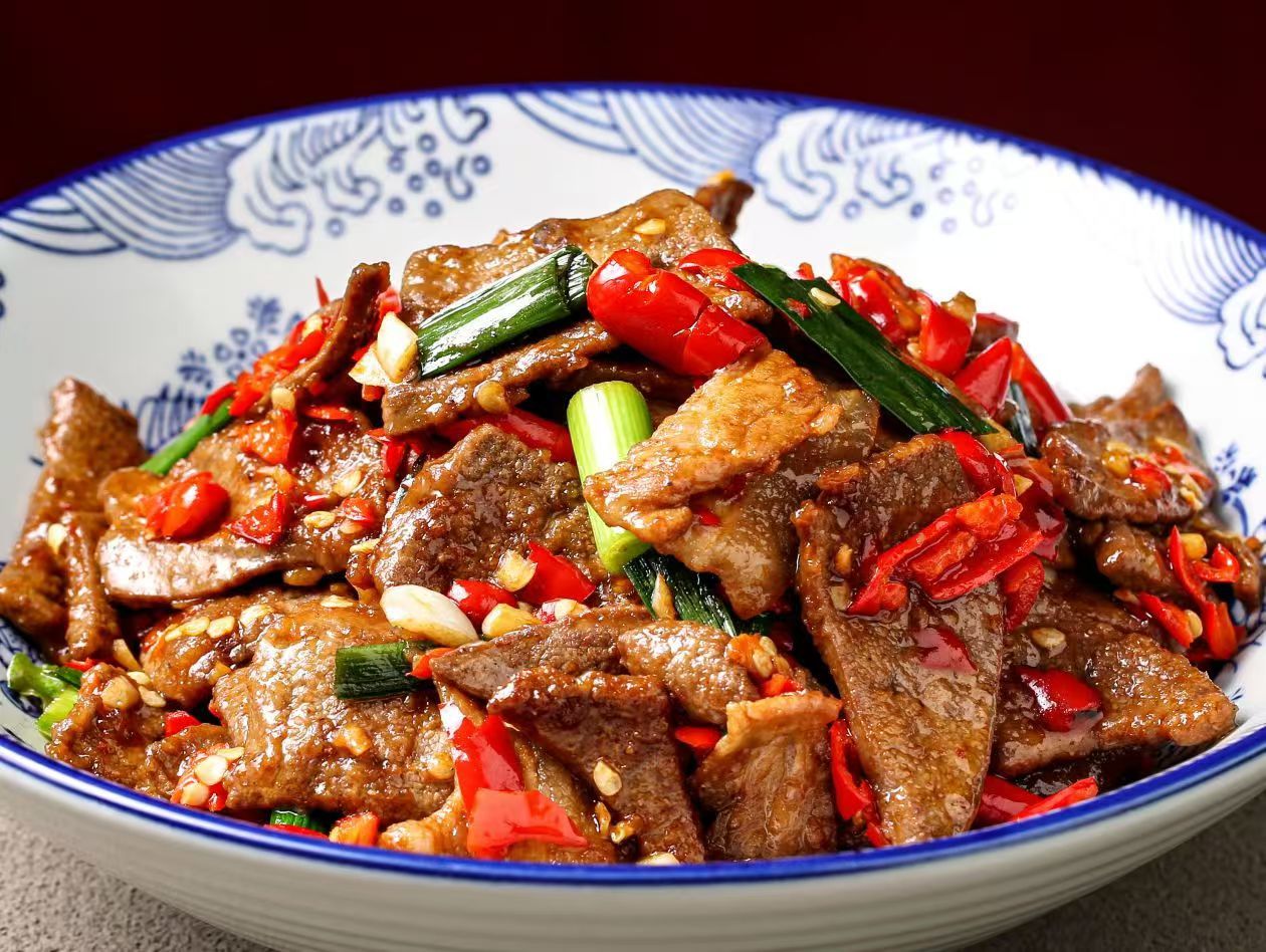爆炒猪肝,一道色香味俱佳的美食.新鲜的猪