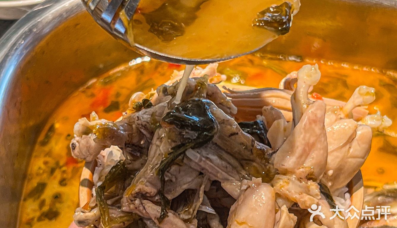 好家伙！头一次吃泡椒酸菜味蛙锅就沦陷了啦  