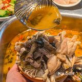 好家伙！头一次吃泡椒酸菜味蛙锅就沦陷了啦  