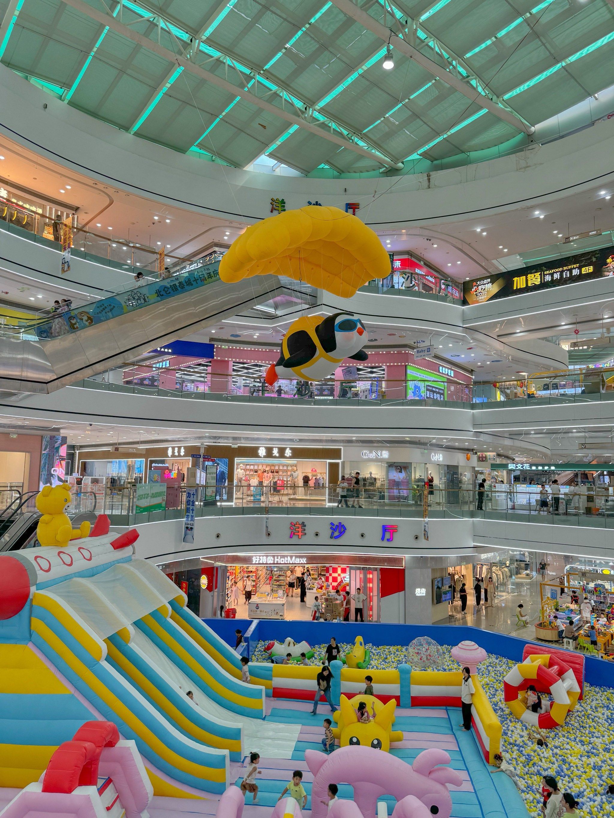 北仑银泰城十周年啦!96可爱的大企鹅