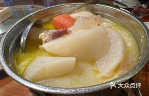 Braised Pork Knuckle with Radish
