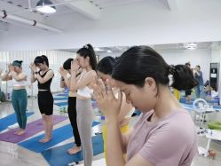 -亚太瑜伽普拉提学院