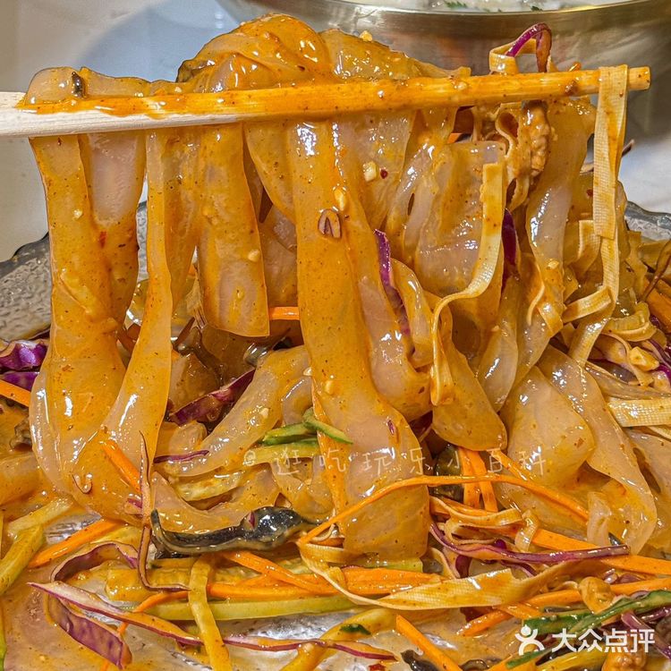 不用去东北!也能吃到地道东北铁锅炖…
