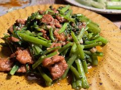 沙茶牛肉炒空心菜-星期天的电球引换所