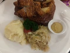德式烤猪肘配酸菜土豆泥-申德勒加油站西餐厅(太仓店)