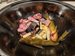 -小火炕铁锅炖鱼