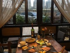 靠窗位-酤居湖景音乐餐吧(安宁店)