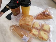 -顶东面包花园·生日蛋糕(世博店)