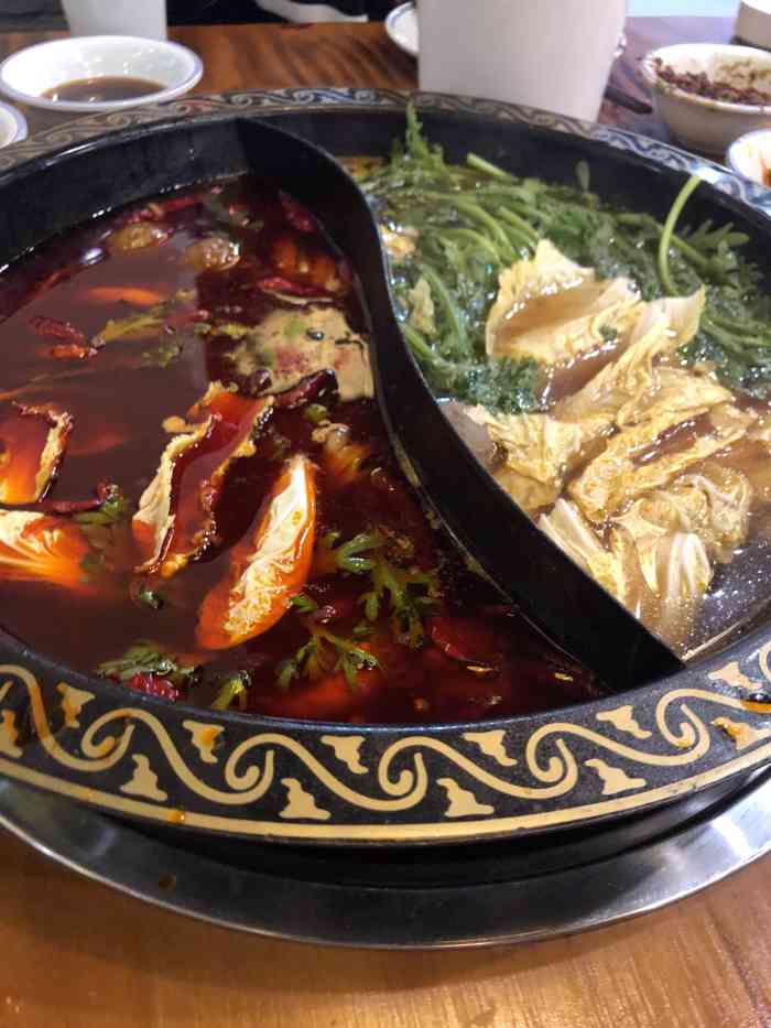 川蜀老灶火锅(八路直营店)-"古朴典雅的川西民居风格的火锅店,在山东
