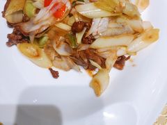 葱爆羊羔肉-巴扎美食·新疆菜·西域歌舞表演餐厅(新疆大厦店)