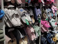 -中百仓储超市有限公司(越秀星汇维港店)