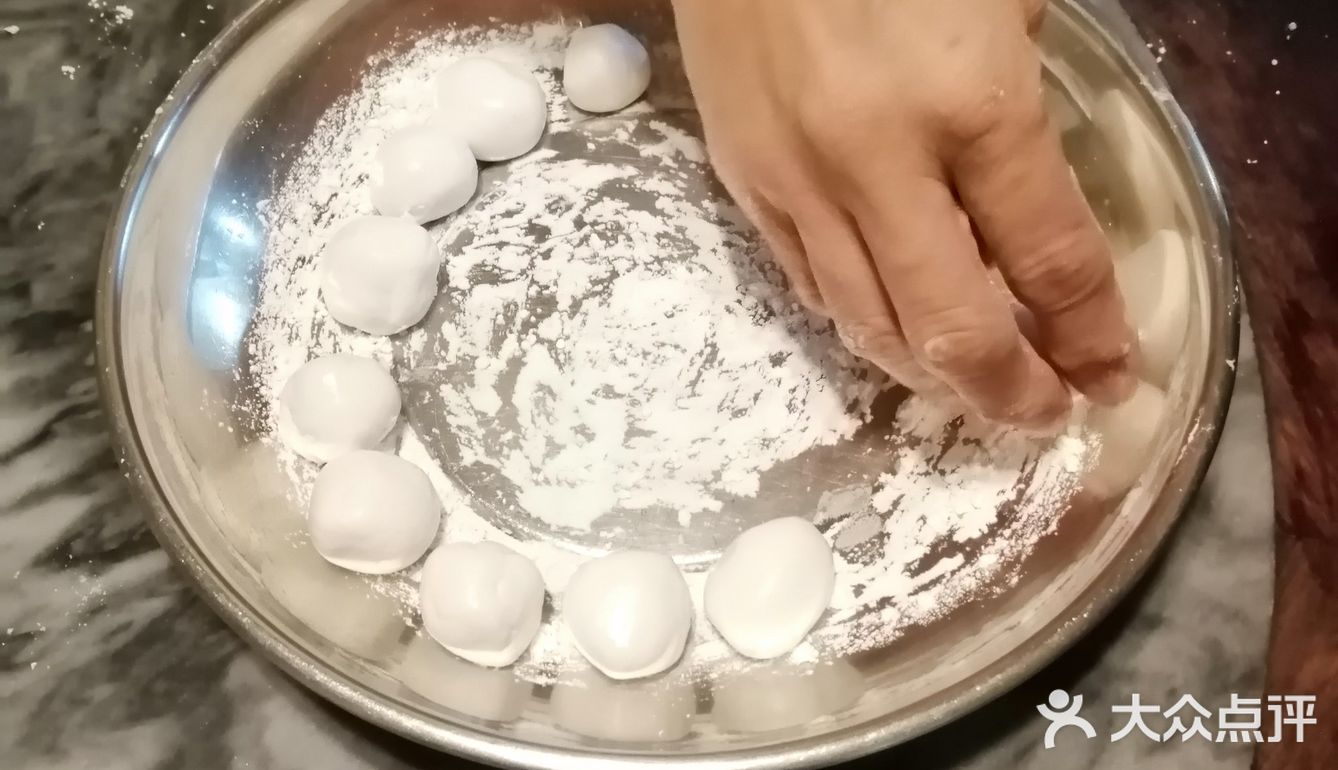 芝麻花生糊加汤圆