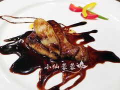 香煎鹅肝配烩苹果黑醋-德大西餐社(云南南路店)