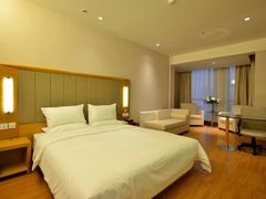 床-全季酒店(郑州建设路碧沙岗地铁站店)