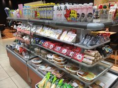 零售区-全家便利店(江湾镇站店)