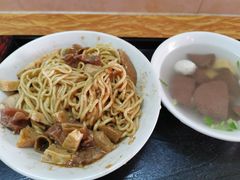 -松树干拌面店