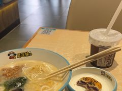 -灵芝妹子海鲜米线(劳动公园店)
