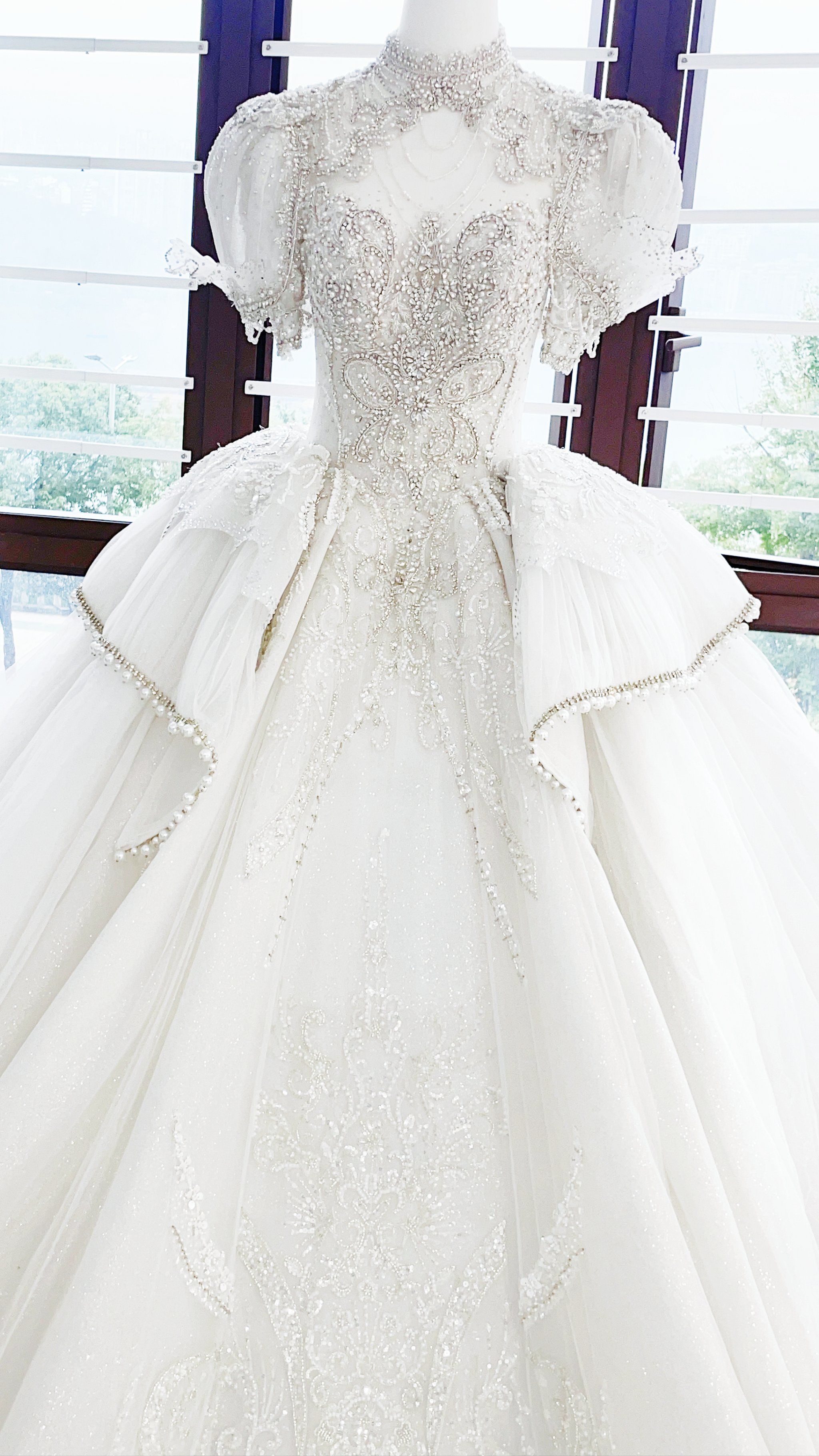 复古风尚的女王范儿婚纱