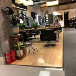 -FRIDAY星期五专业美发沙龙