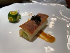 鱼子酱配脆皮烤乳猪-广州文华东方酒店·江-由辉师傅主理