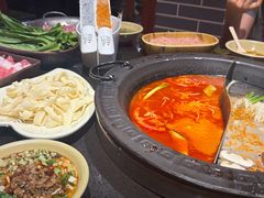 -宽板凳老灶火锅(台湾街店)