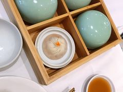 虾仁蟹黄拼盘汤包-外滩往事民国上海菜(黄浦店)