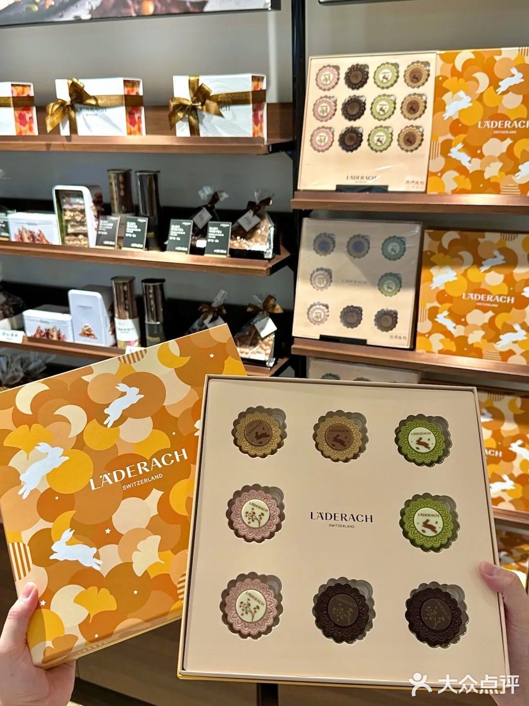 有钱人吃的月饼已经next level…！！