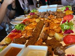 碎牛肉饼烤肉拼盘-Efes Turkish & Mediterranean Cuisine 艾菲斯餐厅(陆家嘴店)