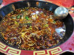 -烧哥美蛙肥肠鱼火锅·十五年社区店