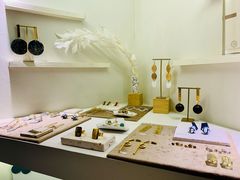-LADY FAFA(巨鹿路陕西南路路口店)
