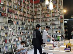 -钟书阁(松江泰晤士小镇店)