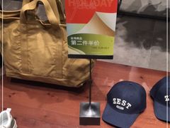 -URBAN REVIVO(高德置地广场·春广场店)