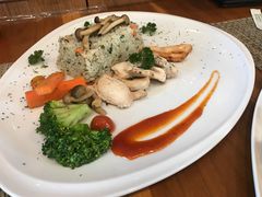 -Chom Cafe and Restaurant