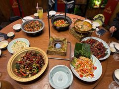 -老滇山寨•云南特色菜•地方菜•民族风情歌舞表演(金碧店)