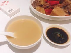 粉葛红萝卜猪踭汤-花城苑广府菜(侨鑫店)