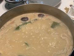 -洪氏嗨捞·广东猪肚鸡·椰子鸡火锅(西咸万象城店)