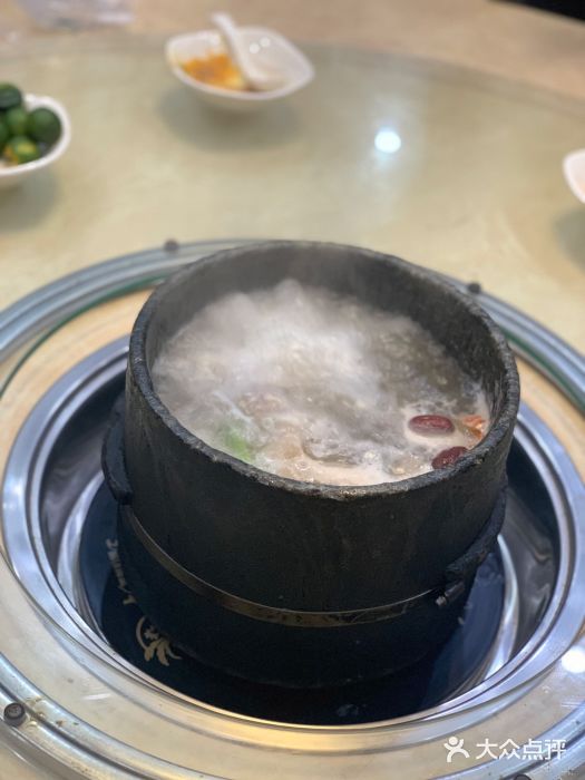 墨脱石锅椰子鸡•糟粕醋•东山羊(大东海店)墨脱石锅椰子鸡图片