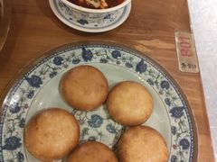 红糖锅盔-炉小二铜锅牛蛙•川湘菜(三里屯店)