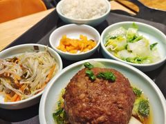 咸蛋黄狮子头-阿姨食堂