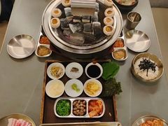 -围炉肉舍•炭烤活鳗•丹东海鲜烤肉(步行街店)