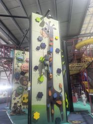 -趣玩空间蹦床乐园(临平旗舰店)