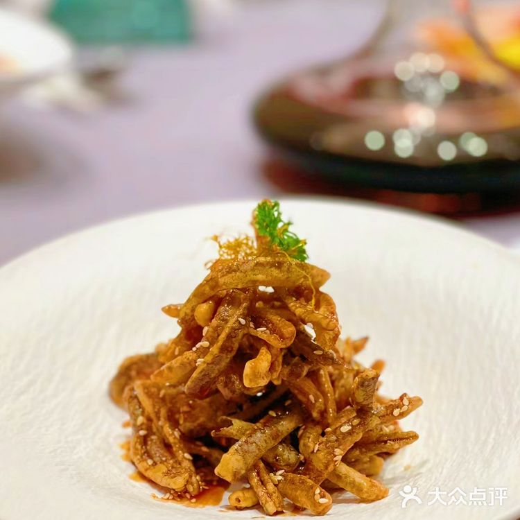 圆鑫淮扬菜新探｜白菊花醉膏蟹的鲜甜之旅 